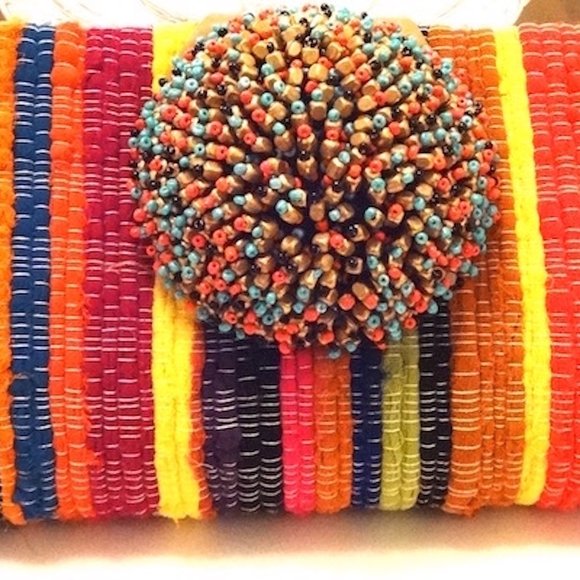 WOVEN FABRIC CLUTCH WITH SHELL/BEADED HANDLE - Picture 6 of 13
